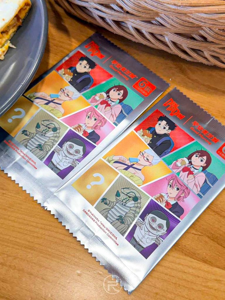 [盲卡未拆封銀袋]： 早安美芝城 × 膽大黨限量收藏盲卡包，銀色鋁箔包裝印有全套卡片預覽。