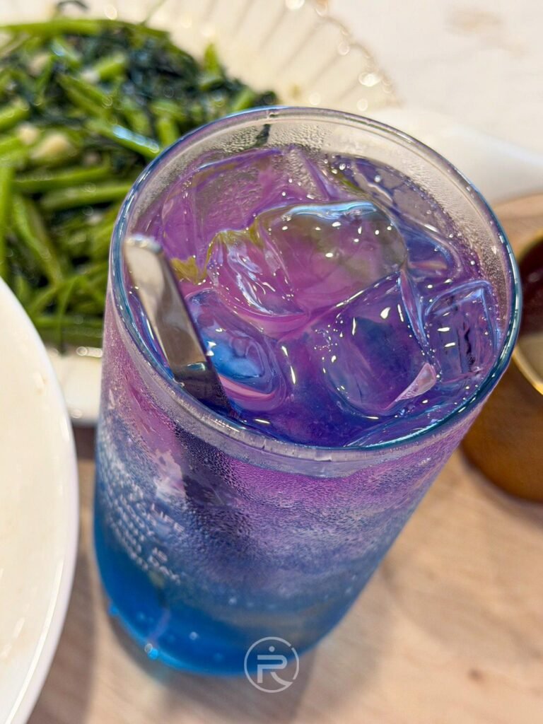 夢幻紫色的「蝶豆花氣泡飲」,視覺漸層感極其吸睛。